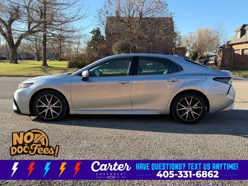 Used 2023 Toyota Camry SE FWD image 8