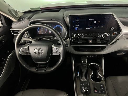 Used 2024 Toyota Highlander Platinum image 33