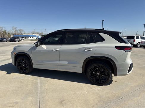 New 2026 Volkswagen Tiguan SE R-Line image 7