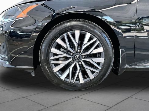 Used 2024 Nissan Altima 2.5 SV w/ SV Premium Package FWD image 11