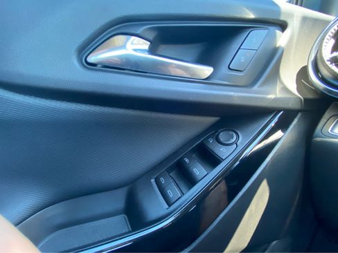 Used 2026 Chevrolet Equinox LT AWD/4WD image 21