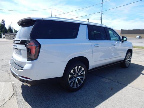 Used 2026 Chevrolet Suburban High Country AWD/4WD image 8