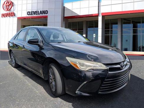Used 2015 Toyota Camry XLE image 2
