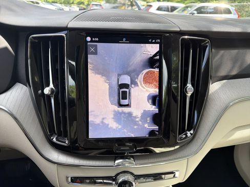 Certified 2024 Volvo XC60 B5 Plus AWD/4WD image 25