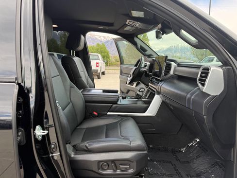 Used 2024 Toyota Sequoia Platinum AWD/4WD image 32