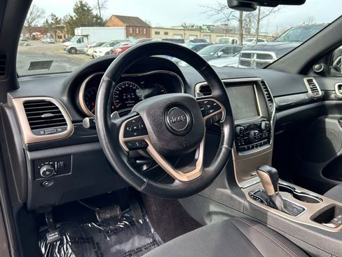 Used 2016 Jeep Grand Cherokee Laredo 75th Anniversary image 8