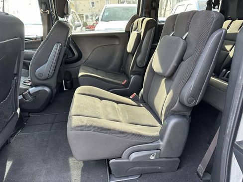 Used 2017 Dodge Grand Caravan SE FWD image 13