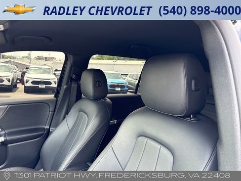 Used 2022 Mercedes-Benz GLB 250 4MATIC image 2