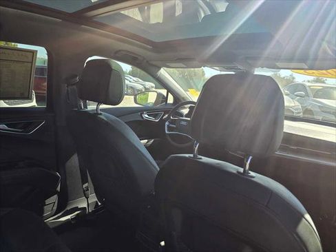 Used 2023 Audi Q4 e-tron Prestige image 16