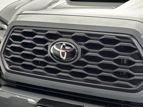 Used 2022 Toyota Tacoma TRD Sport AWD/4WD image 2