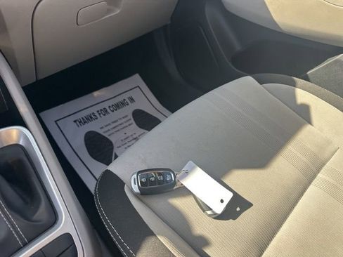 Used 2025 Hyundai Venue SEL FWD image 14