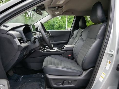 Used 2025 Mitsubishi Outlander SE AWD/4WD image 14