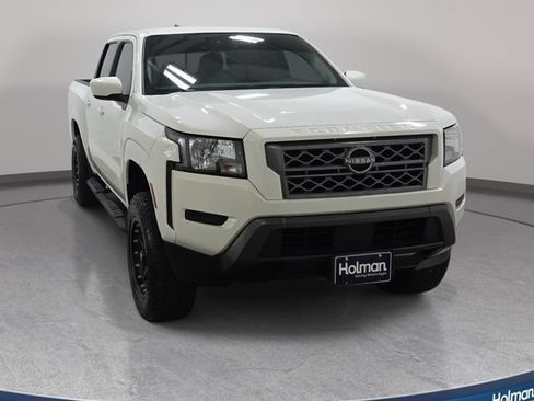 Used 2022 Nissan Frontier SV RWD image 3