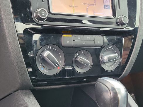 Used 2016 Volkswagen Jetta SEL w/ Lighting Package image 27