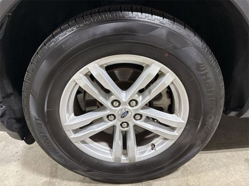 Used 2023 Ford Explorer XLT image 25