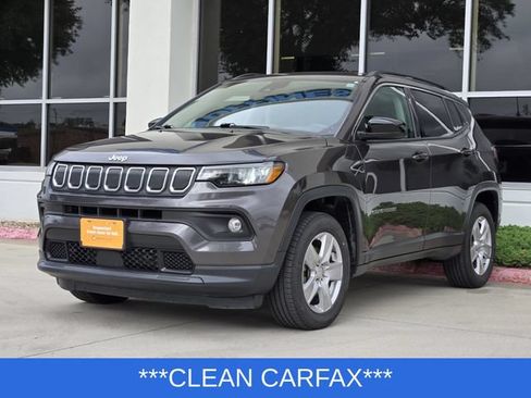 Certified 2022 Jeep Compass Latitude w/ Sun and Sound Group AWD/4WD image 3