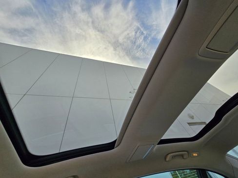 Used 2021 BMW 740i w/ Premium Package image 34