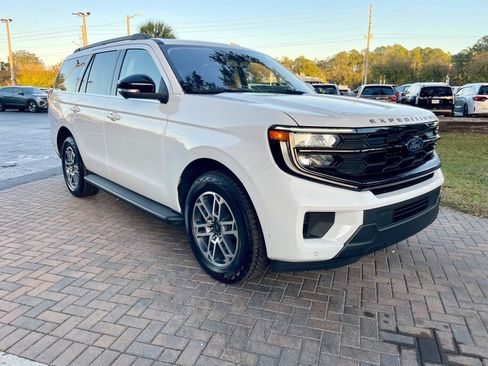 Used 2025 Ford Expedition Active image 8