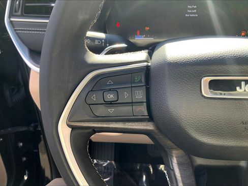 Certified 2023 Jeep Grand Cherokee Limited AWD/4WD image 23