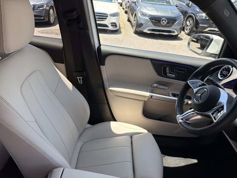 Used 2025 Mercedes-Benz GLB 250 image 10