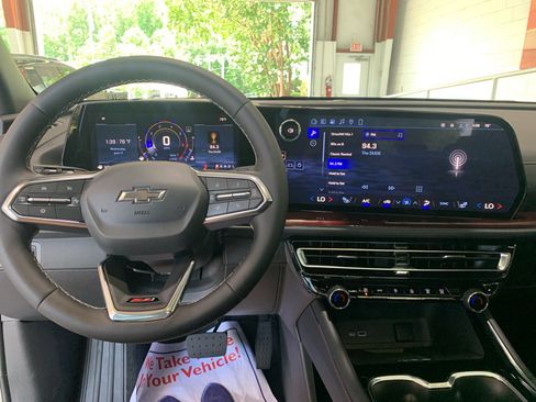 New 2026 Chevrolet Traverse Z71 w/ Driver Confidence Package AWD/4WD image 17