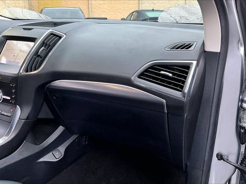 Used 2020 Ford Edge Titanium image 17