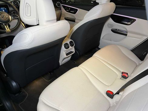 Used 2025 Mercedes-Benz GLC 300 4MATIC image 20