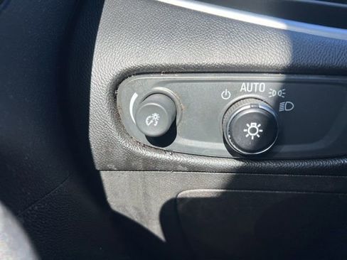 Used 2023 Chevrolet Malibu LT FWD image 32