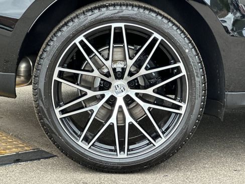 Used 2025 Porsche Macan AWD/4WD image 43