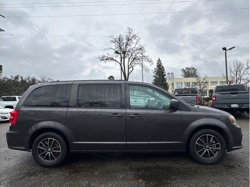 Used 2019 Dodge Grand Caravan GT image 9