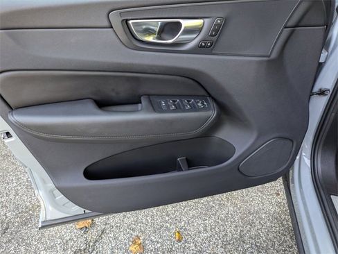 Certified 2025 Volvo XC60 T8 Plus w/ Protection Package Premier image 24