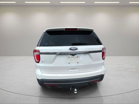 Used 2017 Ford Explorer XLT w/ Equipment Group 202A FWD image 11