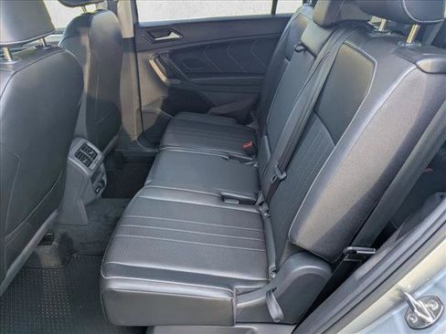 Used 2024 Volkswagen Tiguan SE w/ MDO Package, Three-Row FWD image 18