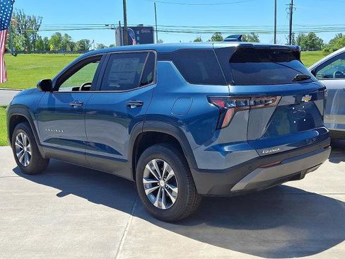 New 2026 Chevrolet Equinox LT w/ Convenience Package II FWD image 3
