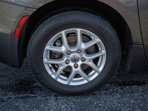 Used 2022 Chrysler Pacifica Touring-L image 9