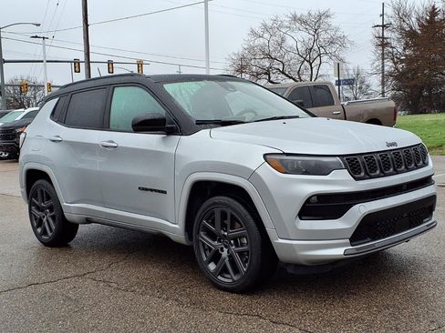 Used 2025 Jeep Compass Limited w/ High Altitude Package AWD/4WD image 3