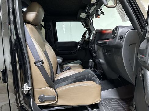 Used 2014 Jeep Wrangler Unlimited Sport w/ Quick Order Package 24S AWD/4WD image 21