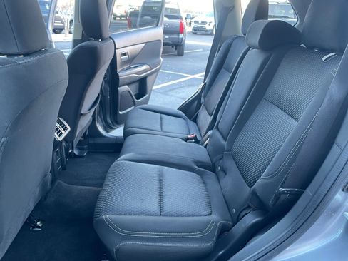 Used 2019 Mitsubishi Outlander ES image 17