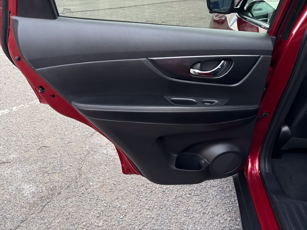 Used 2014 Nissan Rogue SL AWD/4WD image 30