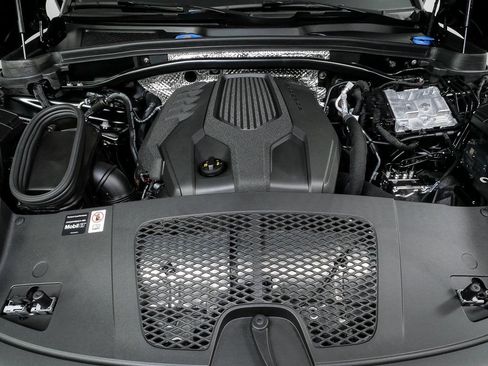 Used 2026 Porsche Macan AWD/4WD image 36