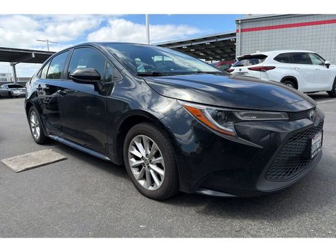Used 2021 Toyota Corolla LE w/ LE Convenience Package image 2