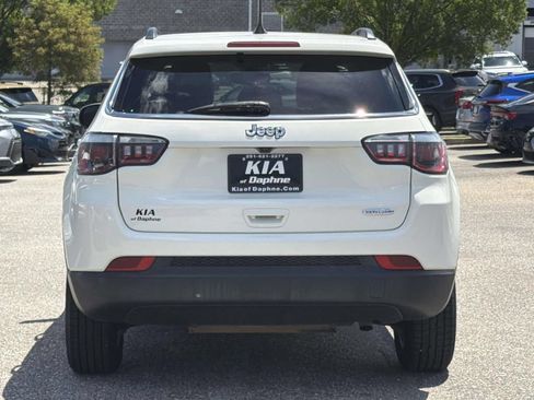 Used 2019 Jeep Compass Latitude FWD image 28