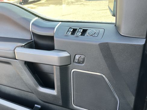 Used 2019 Ford F150 Platinum w/ Equipment Group 701A Luxury AWD/4WD image 30