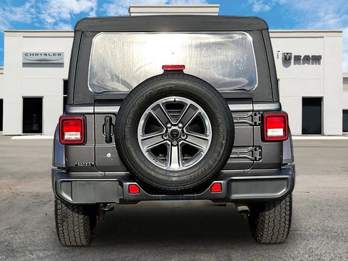 Used 2019 Jeep Wrangler Unlimited Sahara AWD/4WD image 4