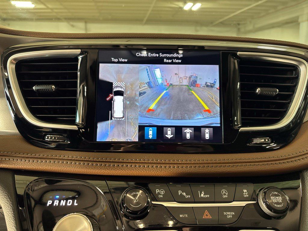 Used 2019 Chrysler Pacifica Limited FWD image 26