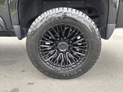 Used 2021 GMC Sierra 2500 AT4 w/ AT4 Premium Plus Package AWD/4WD image 14