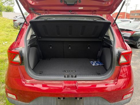 Certified 2024 Hyundai Venue SEL FWD image 11
