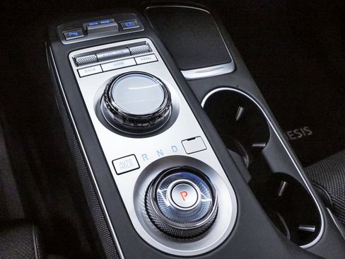 Certified 2025 Genesis GV70 3.5T Sport image 18