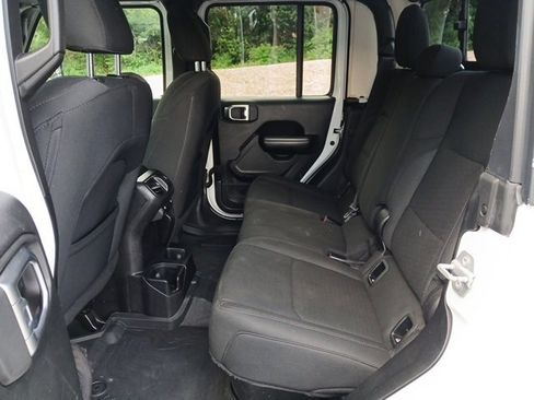 Certified 2020 Jeep Gladiator Sport w/ Quick Order Package 24S image 10