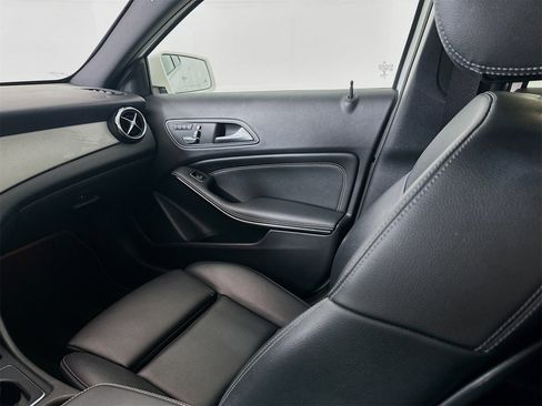 Used 2020 Mercedes-Benz GLA 250 GLA 250 image 25